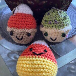 HANDMADE  CROCHET CUPCAKES  NWT!
